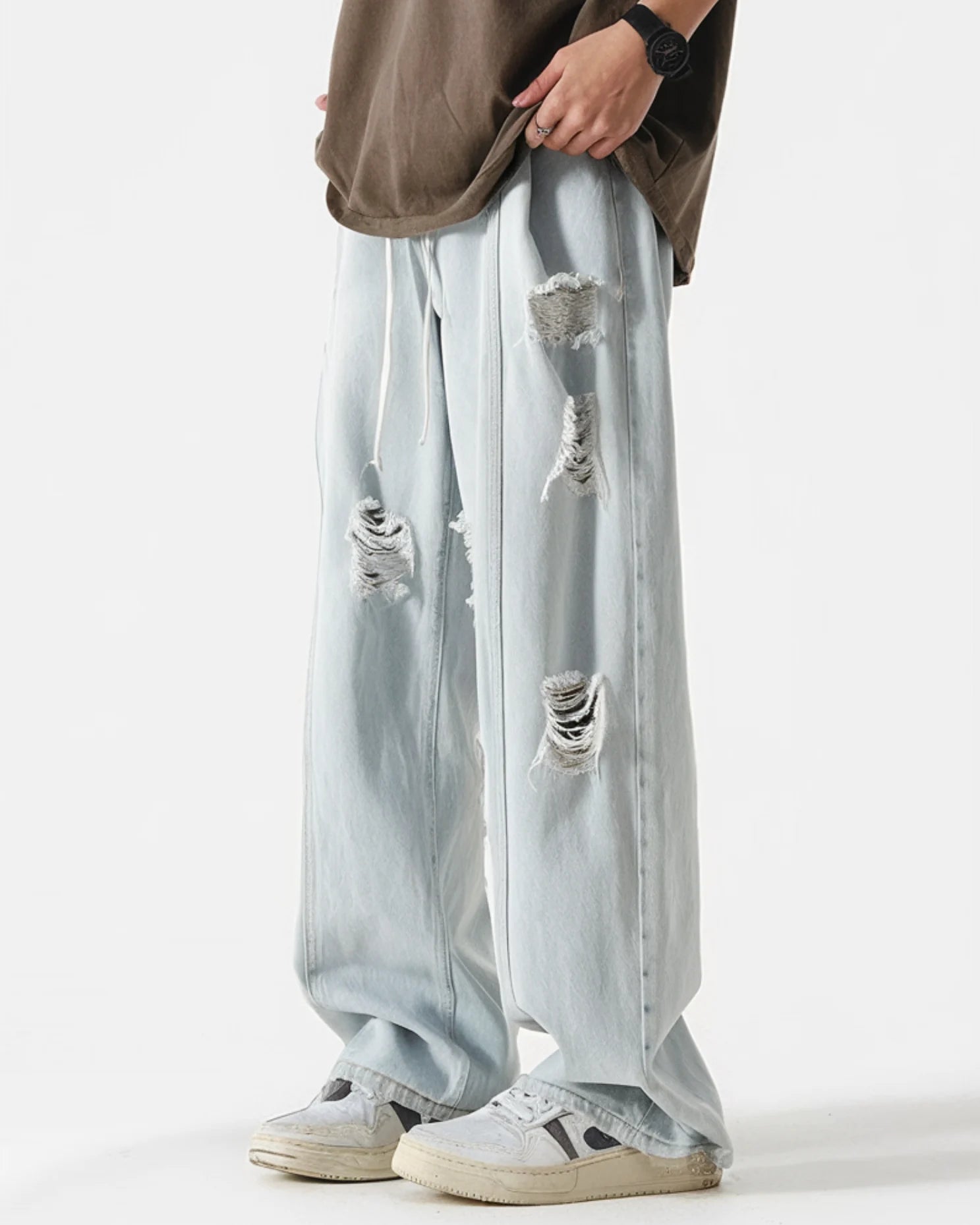 ג'ינס קרעים כחול בהיר עם שרוכים “RIPPED”