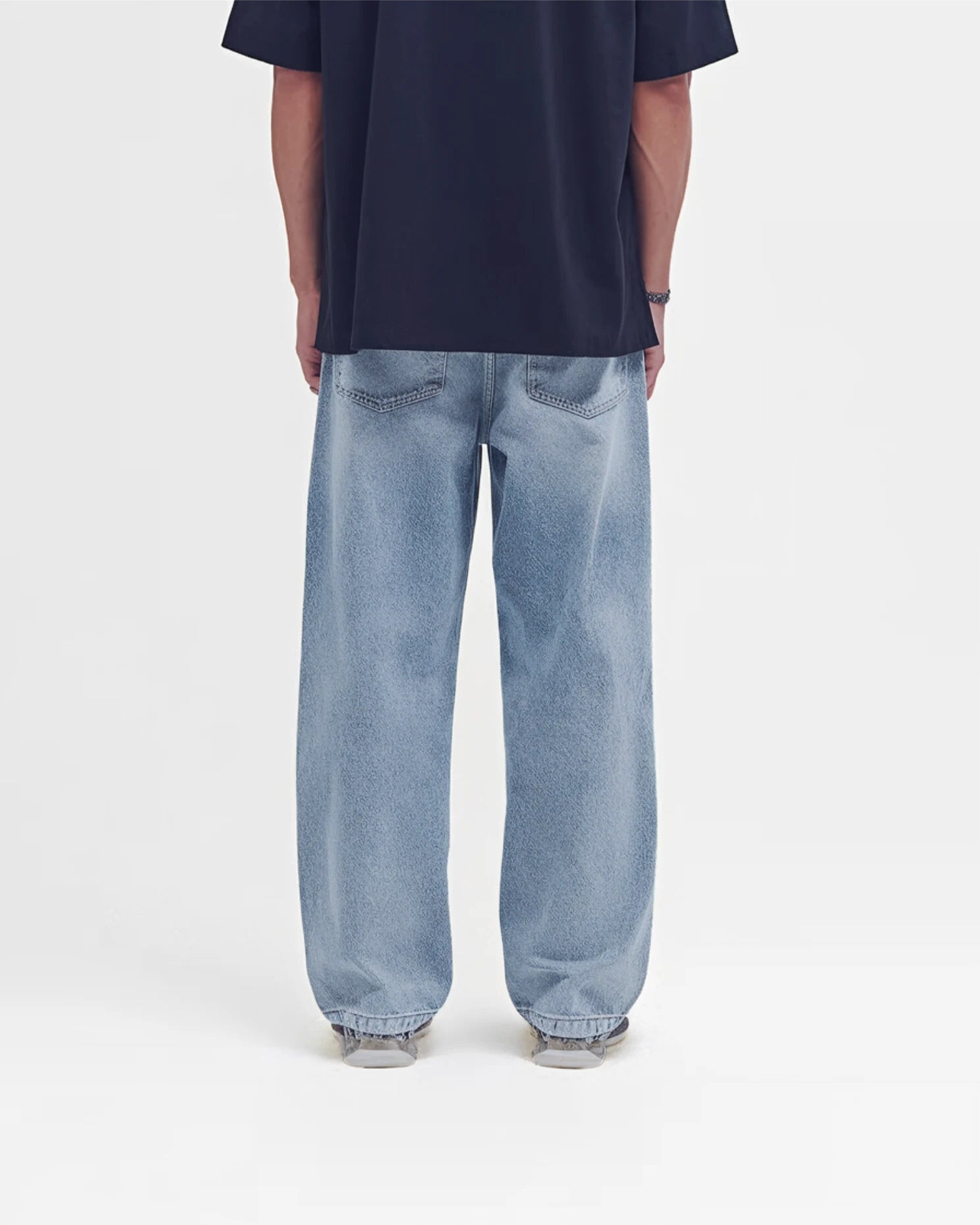 ג'ינס קרעים כחול עם שרוכים “RIPPED”