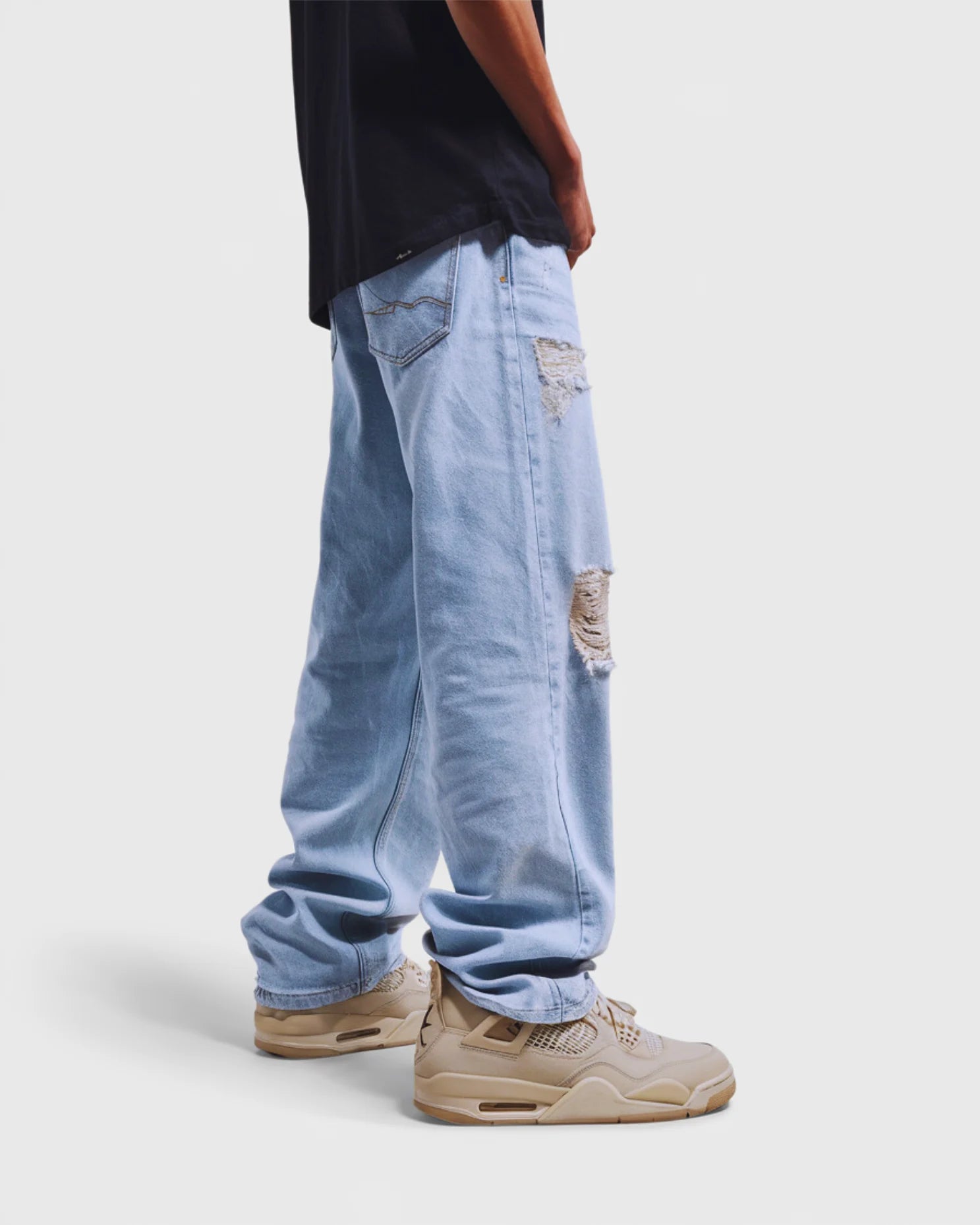 ג'ינס קרעים כחול עם שרוכים “RIPPED”