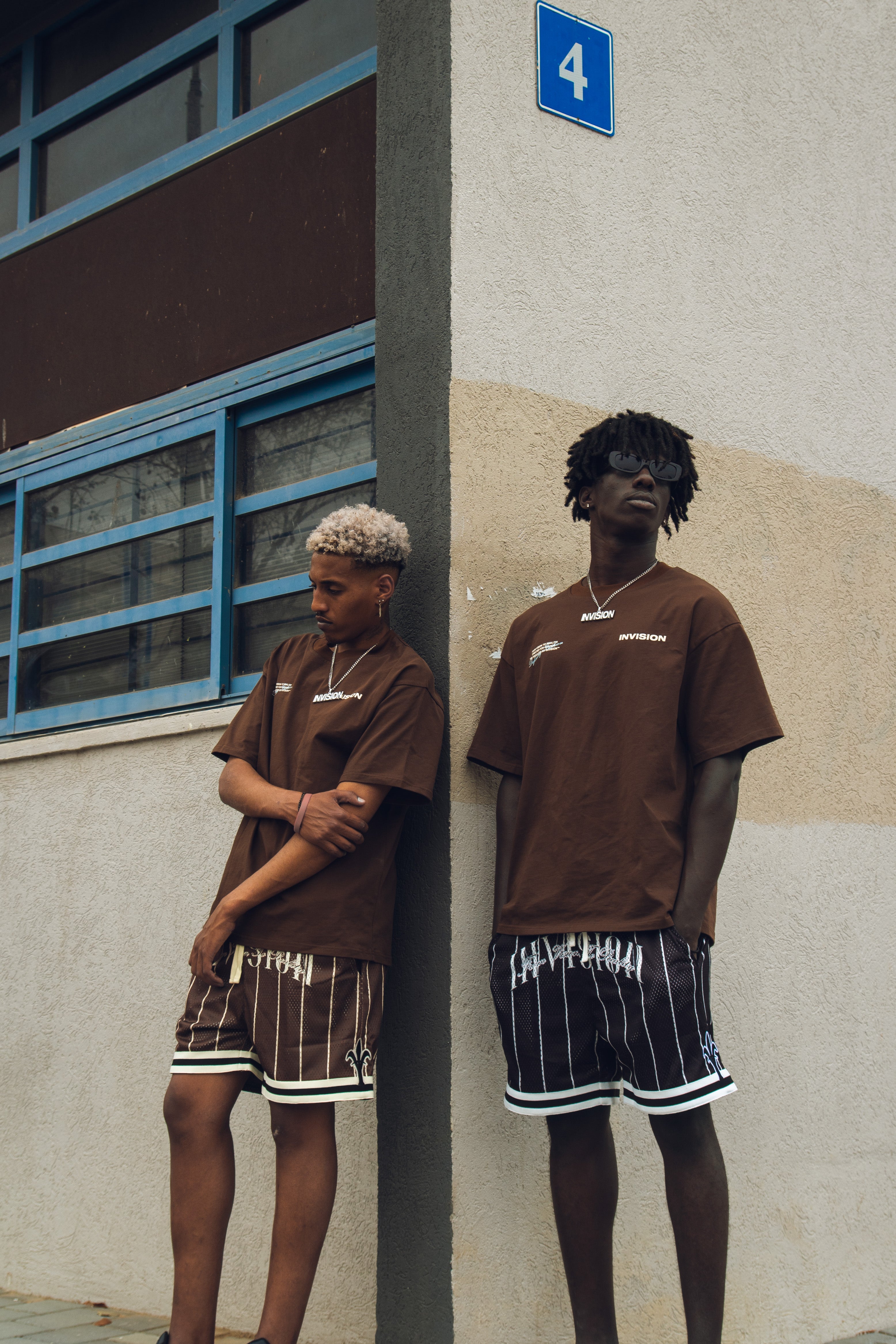 BROWN LOGO T-SHIRT - INVISION