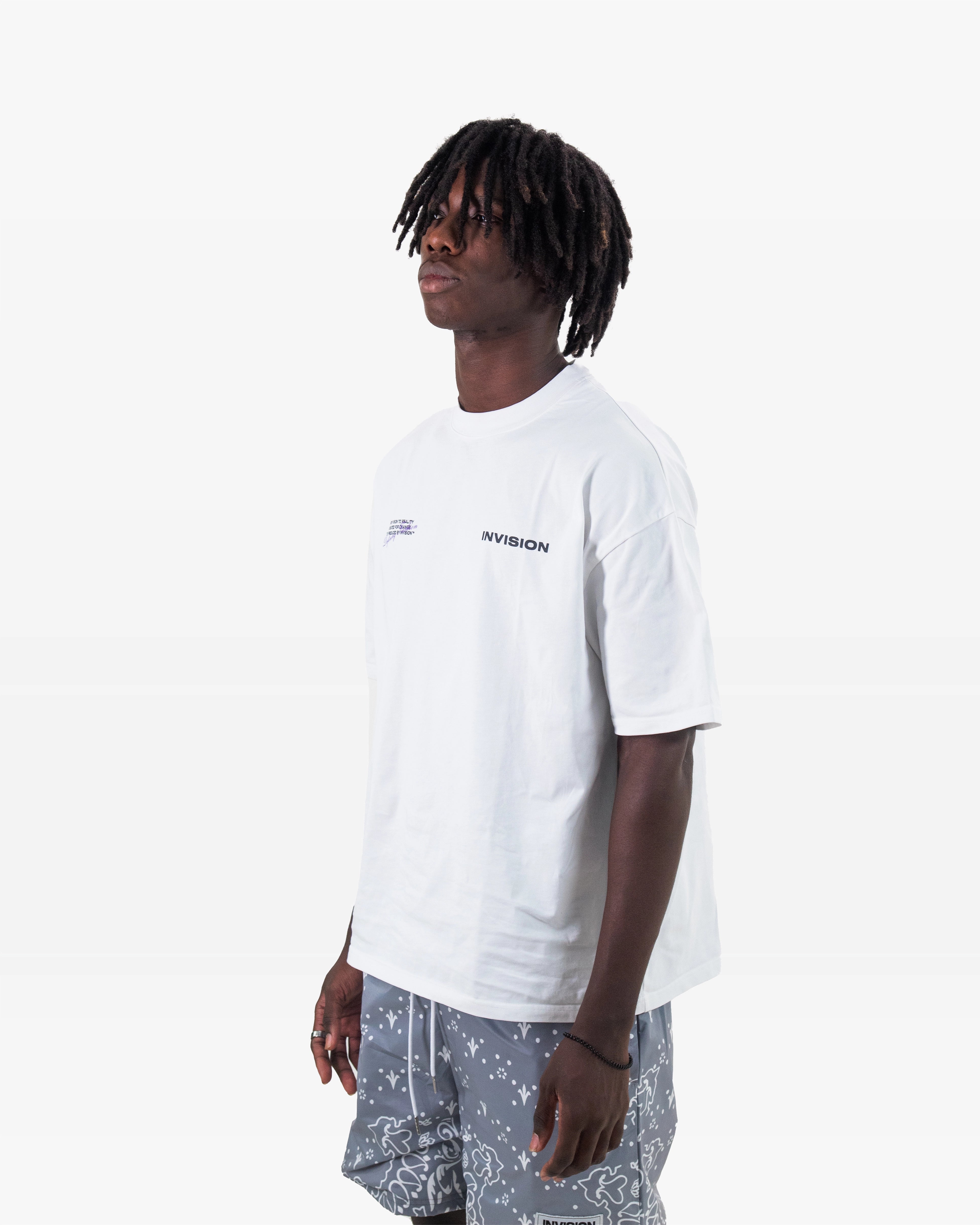 חולצת לוגו אוברסייז לבנה "LOGO"