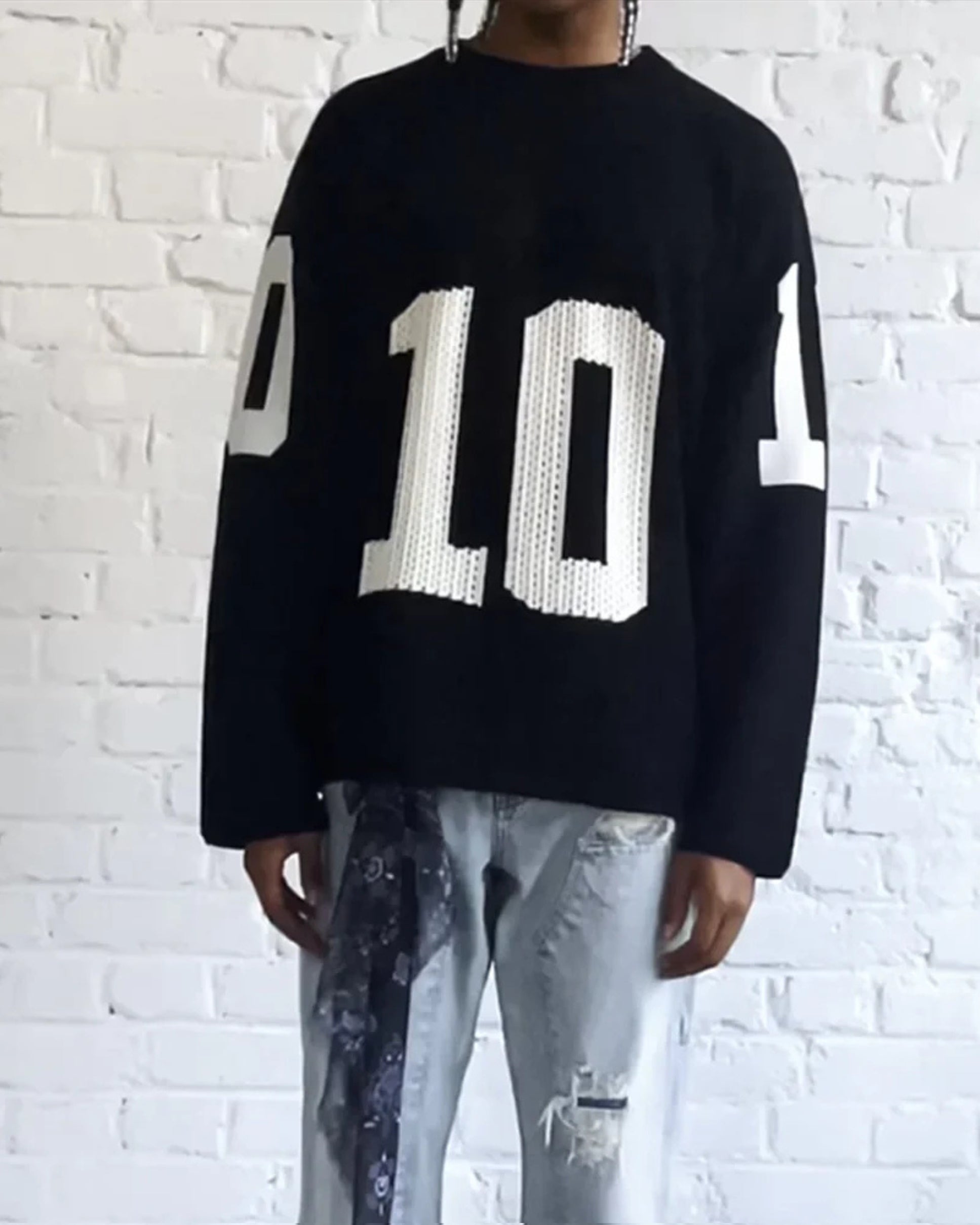 סוודר שחור "NUMBER 10"